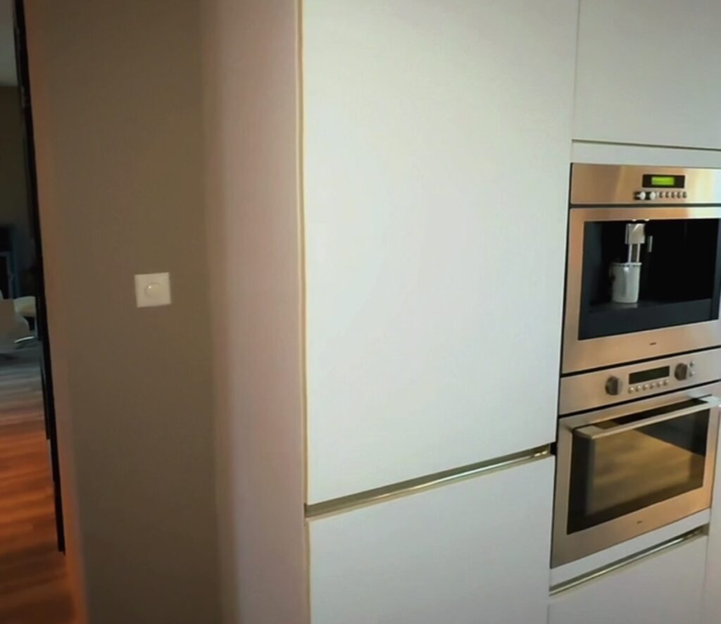 witte keuken met oven